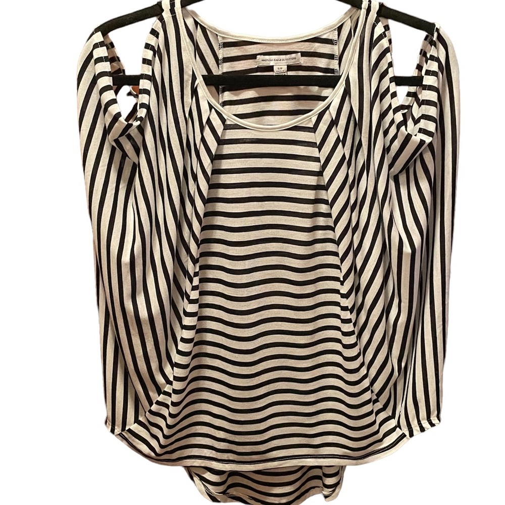 American Eagle striped cold shoulder top size‎ small petite.